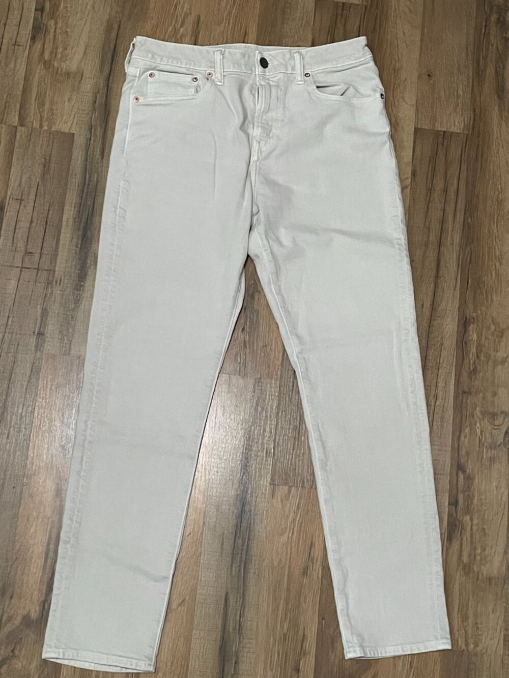 American Eagle Men's EasyFlex soft cream jeans, athletic fit 32x32